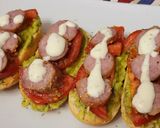 Foto del paso 4 de la receta: Barritas tostadas o sin tostar con aguacate, tomate y longaniza