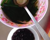 Hình bước làm 3 của món Tàu hủ nước đường làm bằng rau câu dẻo