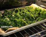 A picture of step 5 of Crispy Kale Chips.