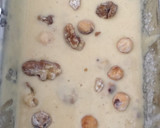 Foto del paso 3 de la receta: Bizcocho de yogur con nueces y avellanas