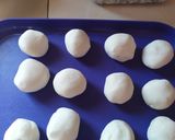 Gambar langkah 3 resipi Kuih Bom bijan hitam.