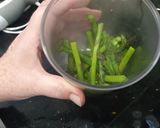 Foto del paso 2 de la receta: Salmón en salsa dulce de espárragos trigueros