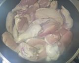 Foto del paso 1 de la receta: Pollo al ananá con coco
