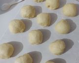 Foto langkah ke 4 dari resep Caterpillar Bread.