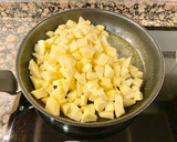 Foto del paso 2 de la receta: Pastel rústico al Limoncello con manzana caramelizada