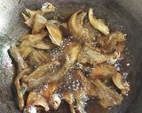 Foto langkah ke 2 dari resep Ikan asin pedas manis.
