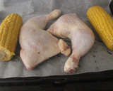 Foto del paso 2 de la receta: Contramuslos de pollo con maíz al grill doble