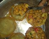 A picture of step 6 of Cholay in Papadri katori.