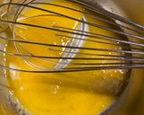 Foto del paso 3 de la receta: Flores de alcachofa con salsa cremosa, ibérico y lascas de parmesano