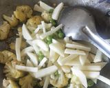 A picture of step 2 of Dry Masaledar Cauliflower.