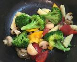 蘑菇炒時蔬的食譜步驟4照片