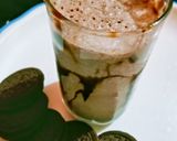 A picture of step 3 of Oreo milk shake.