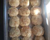 Foto del paso 7 de la receta: Pancitos de queso y cebolla