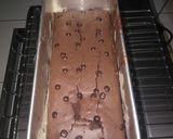 Foto langkah ke 10 dari resep Fudgy Brownies Chocochips Panggang Oven Listrik.