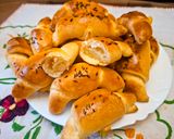 Köménymagos sörkifli sajtkrémmel,sajttal töltve 🥐🥐🥐 recept fázis 9 fotója