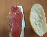 Foto del paso 1 de la receta: Bocadillo de jamón serrano y queso tierno