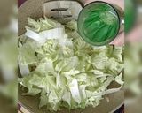 Foto langkah ke 3 dari resep Tumis buncis sawi putih.