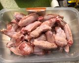 Hình bước làm 1 của món Gà chiên bơ mật ong