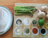 Foto del paso 1 de la receta: Filete de pescado empapelado con espárragos y champiñones