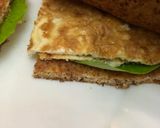 صورة لخطوة 2 من وصفة ساندوتش أومليت البيض (البيض المقلي) 💙😋