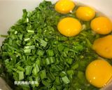 A picture of step 3 of Stir-Fried Eggs with Garlic Chives.
