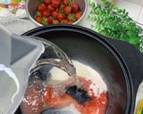 Foto langkah ke 2 dari resep Pudding strawberry lychee.