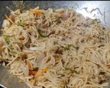 A picture of step 4 of Veg Hakka Noodles.