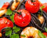Squid Ink Spaghetti With King Prawns, Vine Tomatoes & Chilli recipe step 5 photo