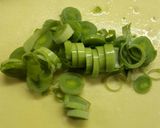 A picture of step 4 of Pak choi salad with leek and onion.