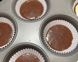 Foto langkah ke 5 dari resep Double Chocolate Cream Cheese Muffins.