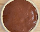 Une image de l'étape 8 de TARTE NOISETTES, CHOCOLAT AU LAIT & CARAMEL.