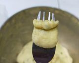 Foto langkah ke 2 dari resep Kue bawang / kue garpu.