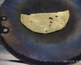 A picture of step 1 of Papad cone Sprouts chaat.