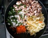 Foto del paso 2 de la receta: Zapallo italiano relleno con champiñones