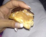 Foto del paso 12 de la receta: Bombas rellenas de dulce de leche y baño de chocolate