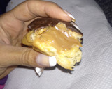 Foto del paso 12 de la receta: Bombas rellenas de dulce de leche y baño de chocolate