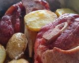 Foto del paso 3 de la receta: Codillo de cerdo cocido con patatas en freidora de aire