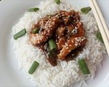 A picture of step 5 of Mongolian chicken gravy with rice.