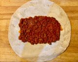 Foto del paso 1 de la receta: Burrito de boloñesa, champis y ensalada de tomate, aguacate y lima