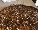 Foto del passaggio 7 della ricetta Crostata a modo mio con frolla al cacao e granella di noci e pistacchi senza glutine