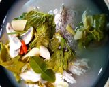 รูปขั้นตอนการทำที่ 3 ของ ต้มยำไก่ใบหม่อนมะขามอ่อน