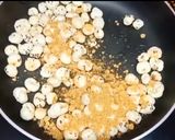 गुड़ वाले मखाने (gur wale makhana recipe in Hindi) रेसिपी चरण 2 फोटो