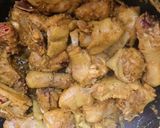 Hình bước làm 2 của món Gà kho gừng sả (kiểu miền Trung)