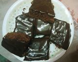 صورة لخطوة 3 من وصفة كيك بصوص الشوكولاته
