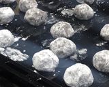 Foto del paso 6 de la receta: Galletas craqueladas de chocolate 🍫♥️