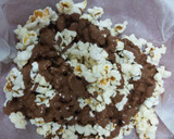 Foto del paso 4 de la receta: Palomitas de maíz caseras y bañadas en chocolate 🍿🍿🍿🍿🍫🍫🍫
