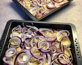 Sütőben sült hagymás krumpli sok sajttal: krémes és pikáns recept fázis 4 fotója