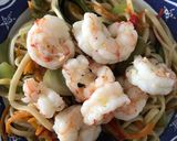 Foto del paso 16 de la receta: 🍁 Tallarines al estilo chino con gambas al ajillo 🧄