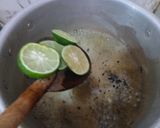 Foto langkah ke 2 dari resep Es Teh Sereh Jeruk Nipis.
