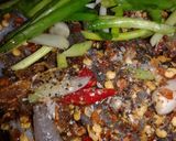 Hình bước làm 1 của món Cá Bống Dừa Kho Tiêu